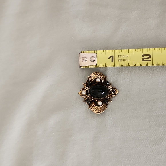 Brooch - Picture 1 of 3